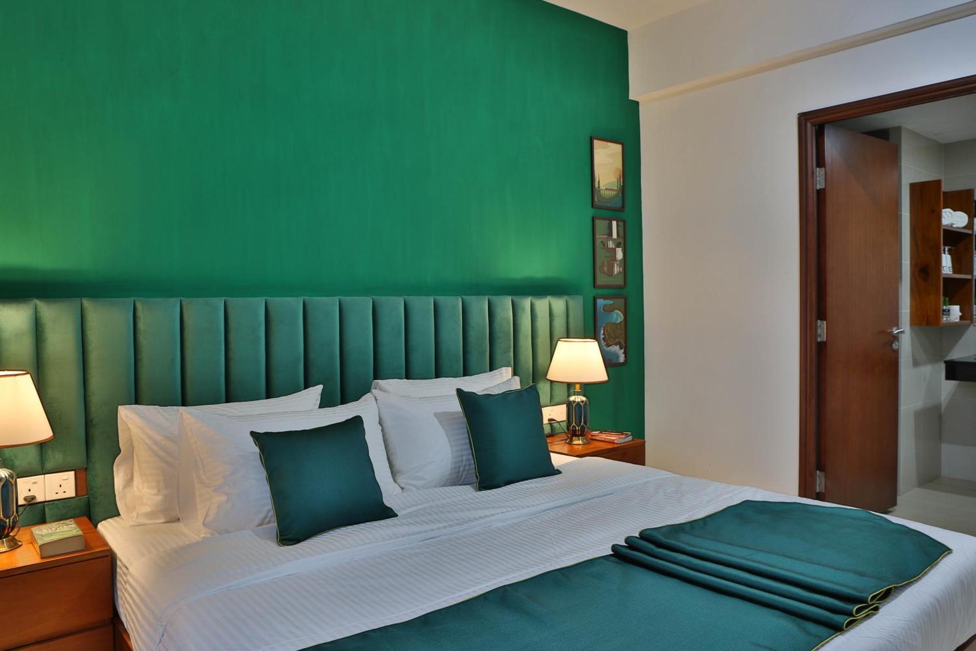 Emerald@on320